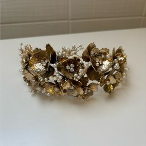 Gold hair accessory with small pearls and Swarovski stones